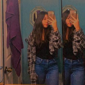 Meet your Posher, Violeta